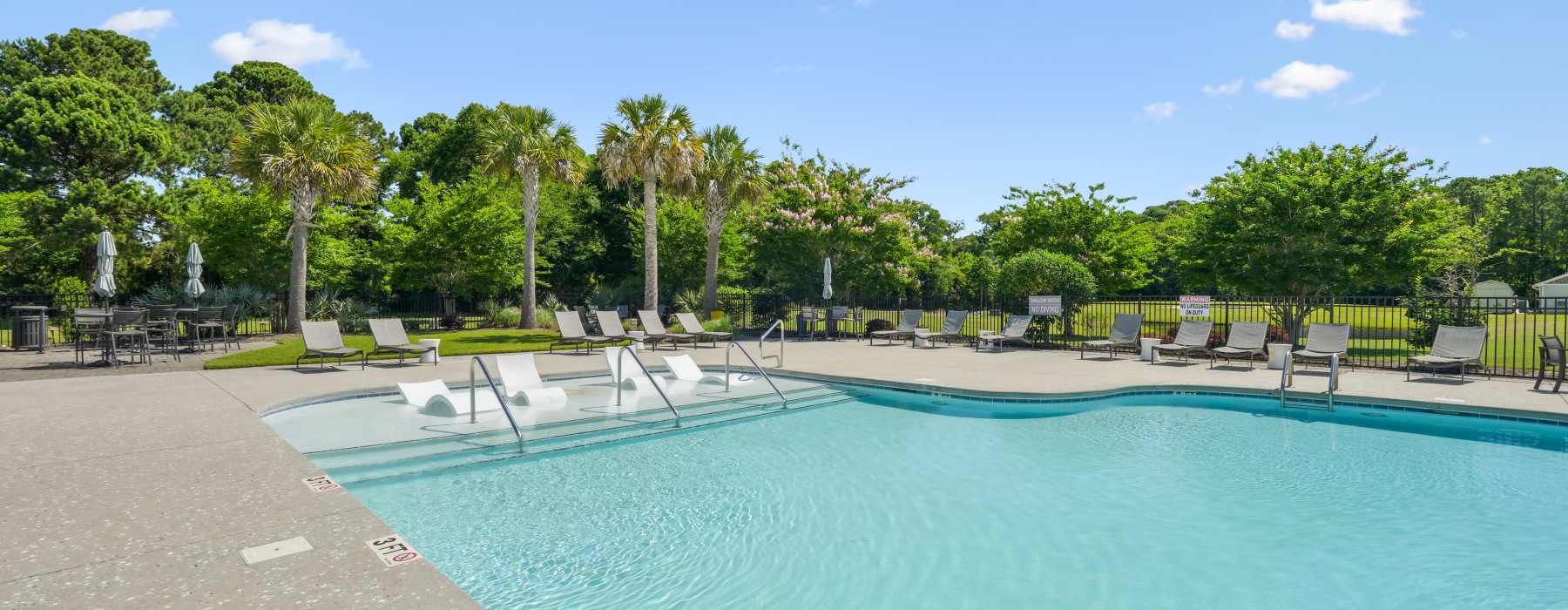 apartment pool in wilmington